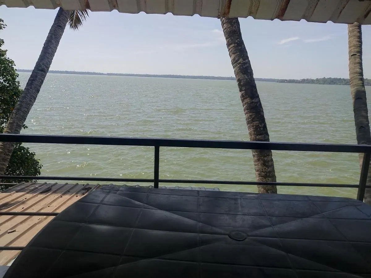 Santa Maria Hostel Munroe Island Mundrothuruth India